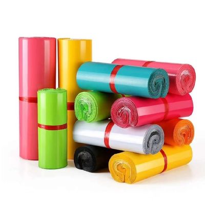 Renkli LDPE Kişiselleştirilmiş Poly Mailers Nakliye Çantaları Ruloda Zarf