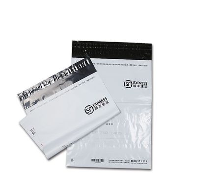 Yırtıcı Dayanıklı Poly Mailer Nakliye Çantaları Hava Durumuna Dirençli Siyah / Beyaz Baskılı